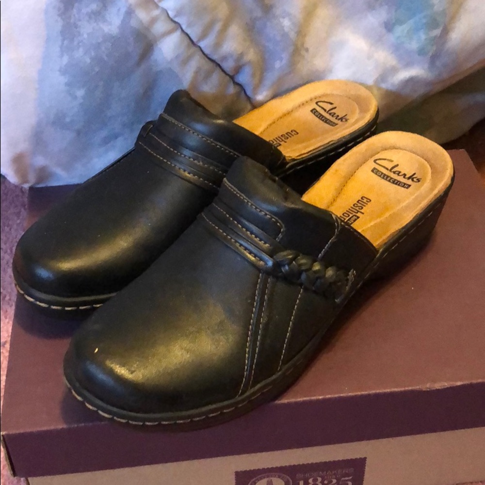 Clarks Black Hayla Star Clogs